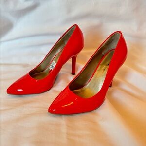 Women’s Bandolino Orange Patent Pumps NWT Size 8